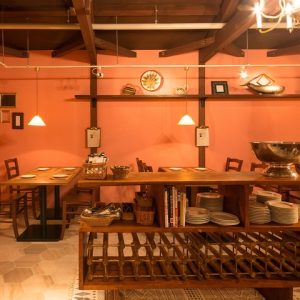 ホリデー食堂のテーブル席画像